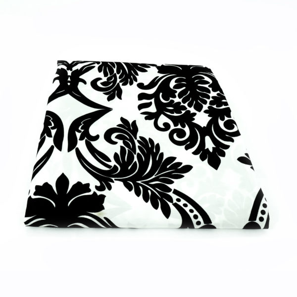 Rectangular Damask tablecloth. Black and white. 275cm x 120cm.